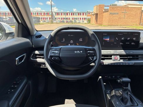 Used 2026 Kia K4 FWD image 28