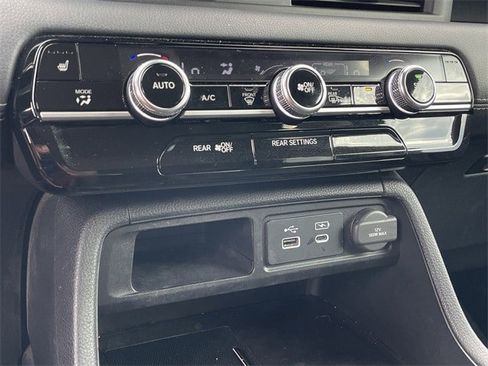 Certified 2024 Honda Pilot Touring image 19