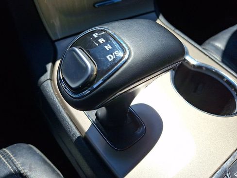 Used 2015 Jeep Grand Cherokee Limited w/ Luxury Group II AWD/4WD image 17