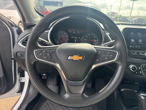 Used 2019 Chevrolet Malibu LT image 3