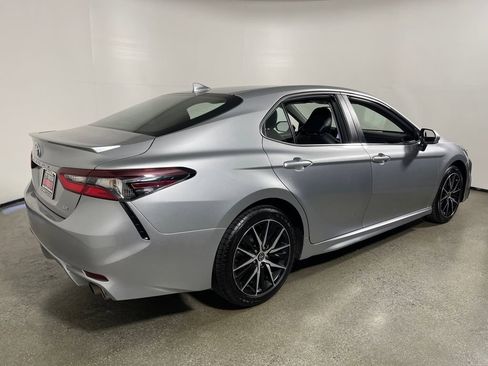 Certified 2023 Toyota Camry SE image 3