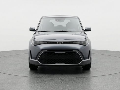 Used 2025 Kia Soul LX w/ LX Technology Package FWD image 2