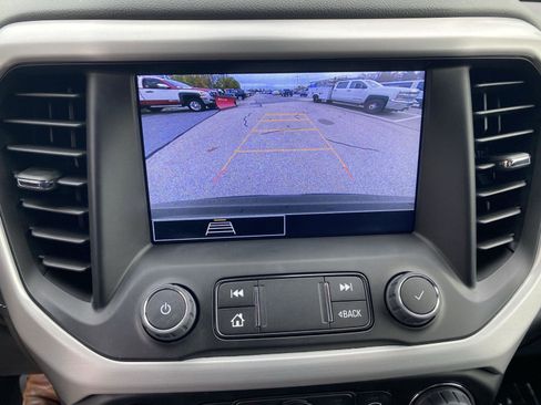 Used 2023 GMC Acadia SLE image 25