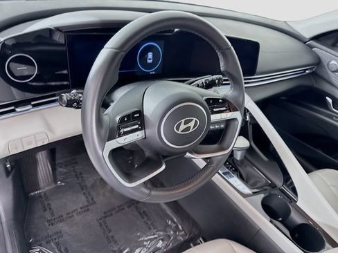 Used 2025 Hyundai Elantra Limited FWD image 9