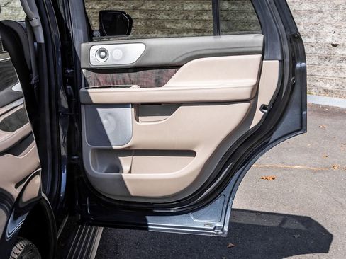 Used 2022 Lincoln Navigator Reserve image 15