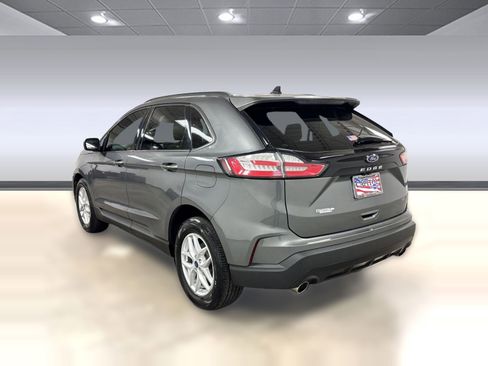 Used 2021 Ford Edge SE image 2