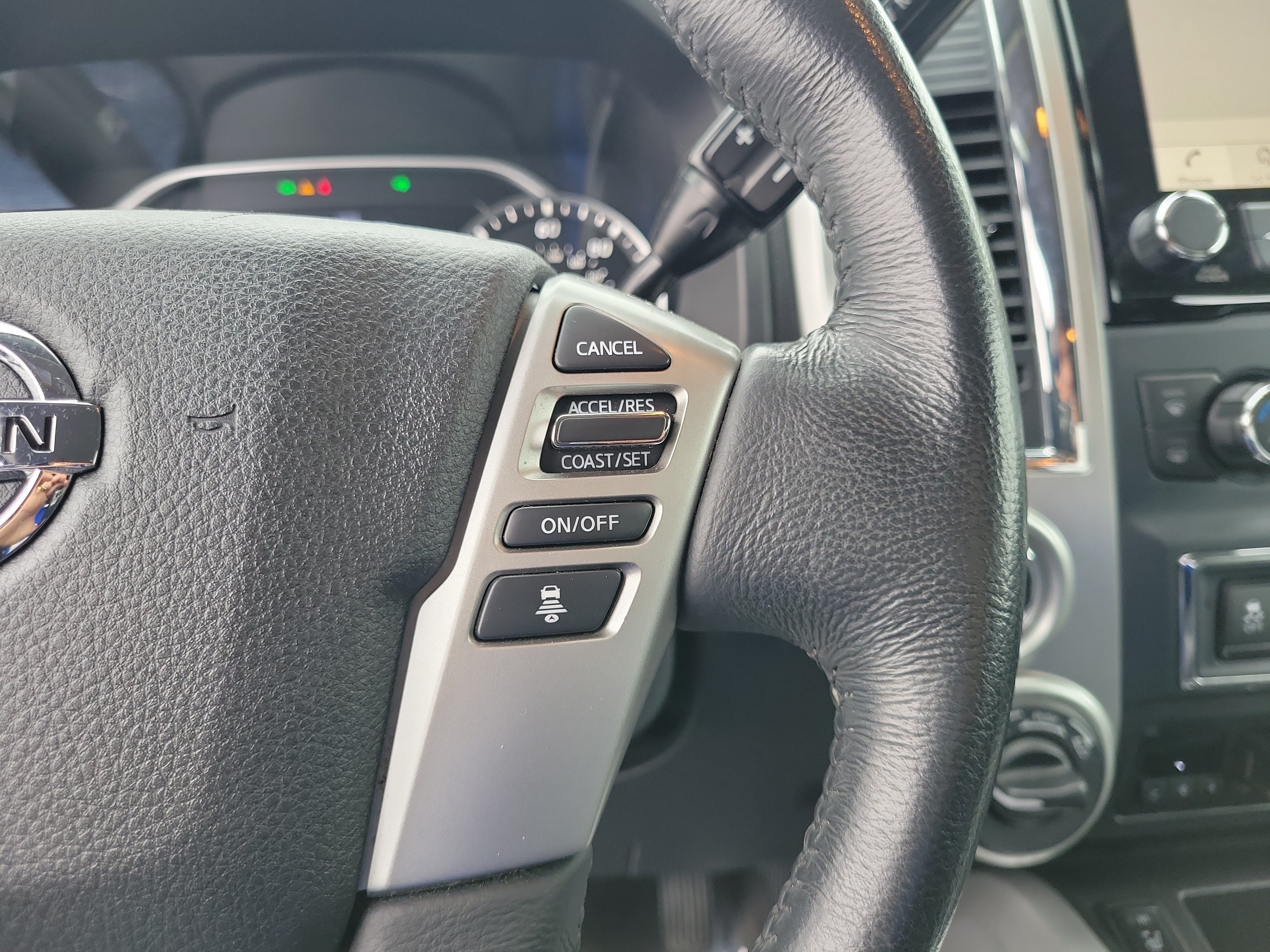 Used 2021 Nissan Titan SV w/ SV Convenience Package AWD/4WD image 23