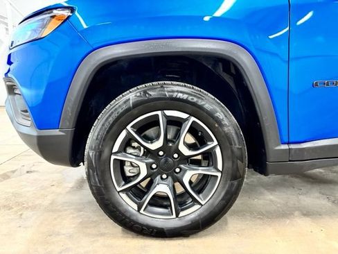 Used 2024 Jeep Compass Trailhawk AWD/4WD image 10
