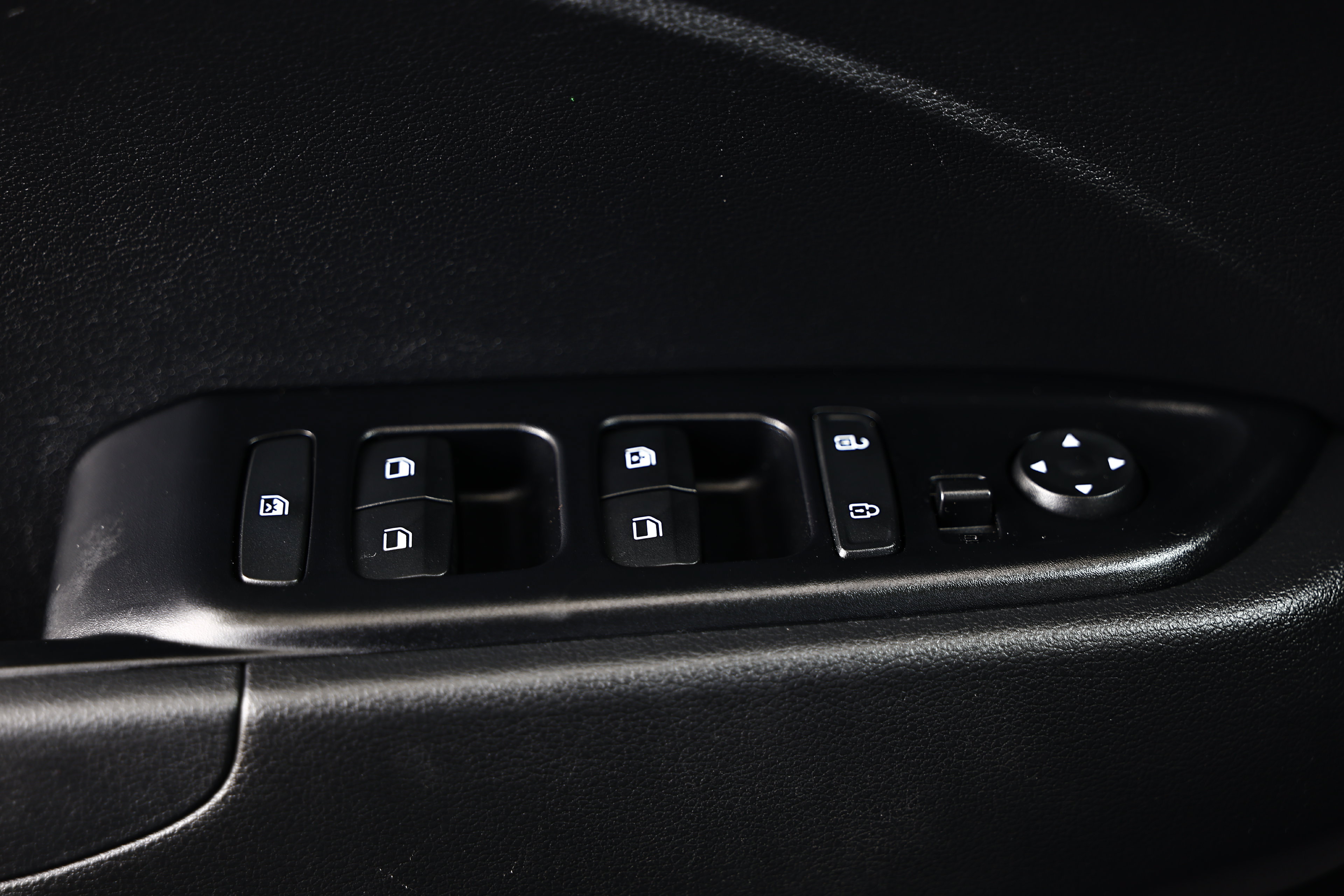 Used 2025 Hyundai Venue SEL FWD image 16