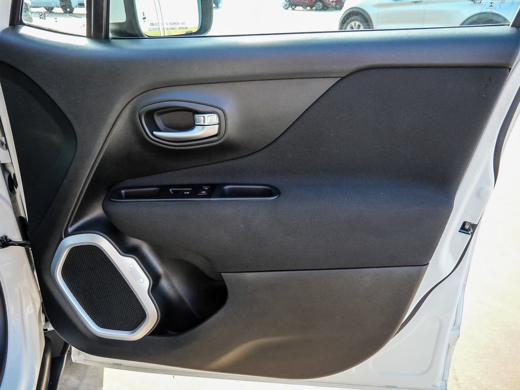 Used 2021 Jeep Renegade Latitude AWD/4WD image 18