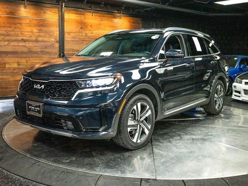 Used 2024 Kia Sorento EX image 2