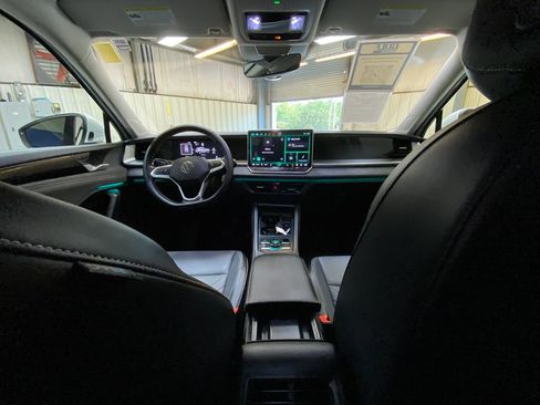 Used 2026 Volkswagen Tiguan SE AWD/4WD image 18