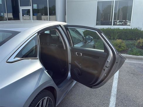 Used 2022 Honda Civic Touring image 17