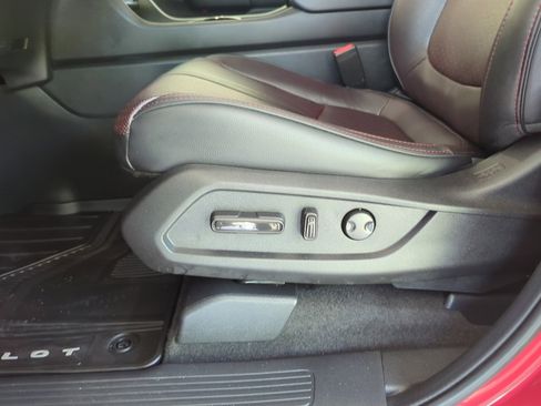 Used 2025 Honda Pilot Black Edition image 11