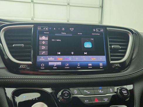 New 2026 Chrysler Pacifica Select image 24