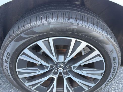 Used 2021 Volvo XC90 T6 Momentum AWD/4WD image 5