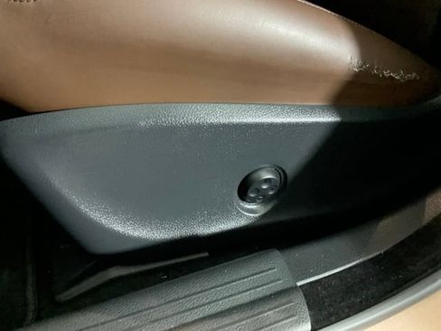 Used 2017 INFINITI QX30 Premium w/ Technology Package AWD/4WD image 29