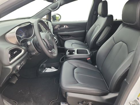 New 2026 Chrysler Voyager LX image 10