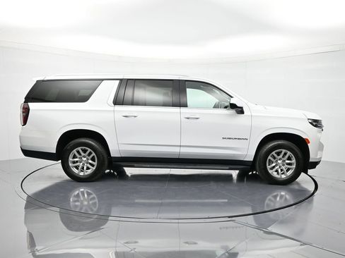 Used 2024 Chevrolet Suburban LT image 5