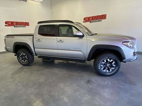 Certified 2022 Toyota Tacoma TRD Off-Road w/ TRD Premium Off Road Package AWD/4WD image 2
