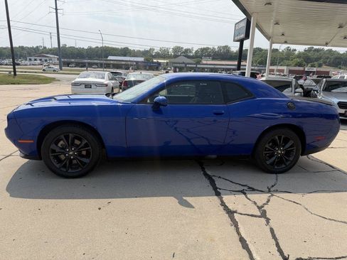 Used 2022 Dodge Challenger SXT w/ Driver Convenience Group AWD/4WD image 4