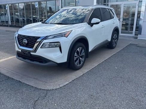 Used 2022 Nissan Rogue SV w/ SV Premium Package image 3