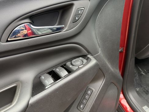 Used 2023 Chevrolet Equinox Premier image 12