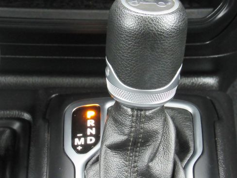 Used 2020 Jeep Wrangler Sport AWD/4WD image 31