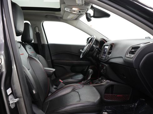Used 2020 Jeep Compass Trailhawk w/ Leather Interior Group AWD/4WD image 12