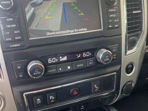 Used 2018 Nissan Titan SV w/ SV Convenience Package RWD image 15