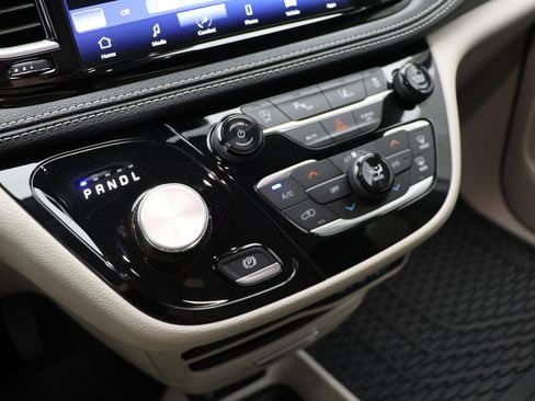 Used 2024 Chrysler Pacifica Touring-L w/ Road Tripper Package FWD image 26