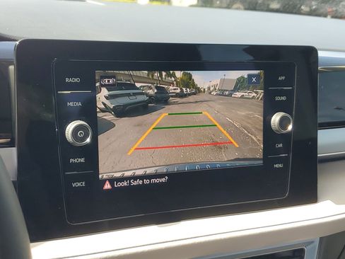 Used 2025 Volkswagen Taos SE w/ Panoramic Sunroof Package image 25