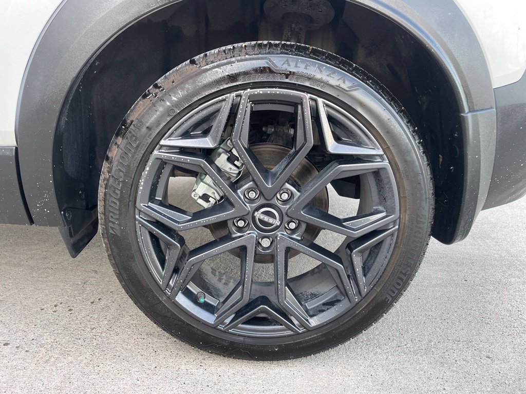 Certified 2025 Nissan Kicks SR w/ SR Premium Package AWD/4WD image 17