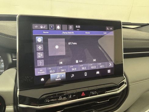 Used 2023 Jeep Compass Limited w/ Sun and Sound Group AWD/4WD image 27