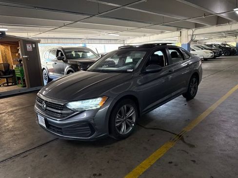 Used 2024 Volkswagen Jetta SE FWD image 1