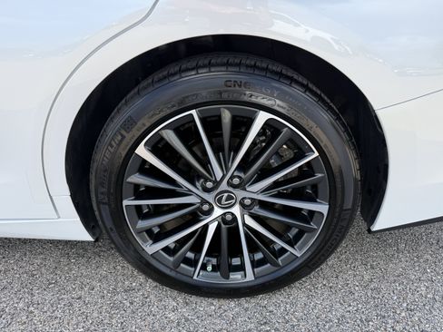 Used 2025 Lexus ES 350 w/ Premium Package FWD image 8