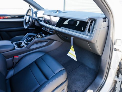 New 2025 Porsche Cayenne E-Hybrid image 27