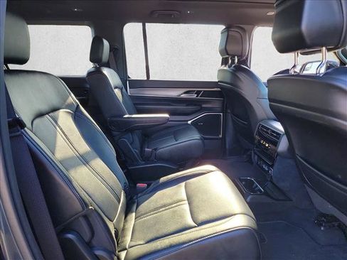 Used 2023 Jeep Wagoneer Series II RWD image 16