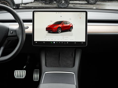 Used 2023 Tesla Model Y Performance image 27