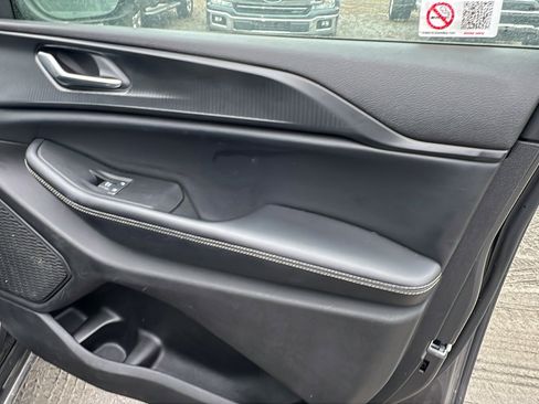 Used 2024 Jeep Grand Cherokee Laredo image 18