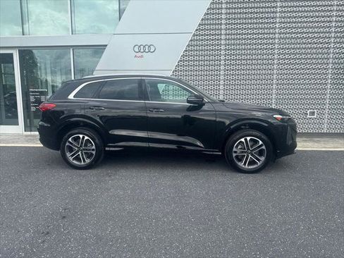 Certified 2025 Audi Q5 Premium Plus w/ Premium Plus AWD/4WD image 2