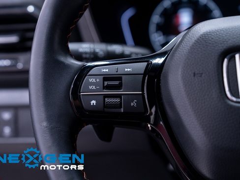 Used 2025 Honda Pilot TrailSport image 16