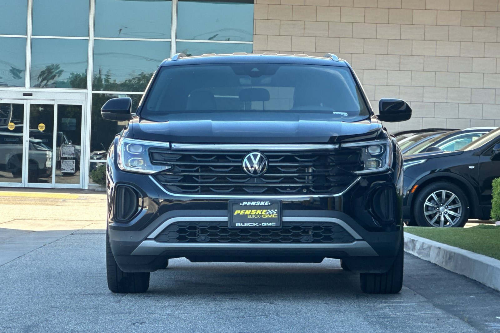 Used 2025 Volkswagen Atlas Cross Sport SE AWD/4WD image 9
