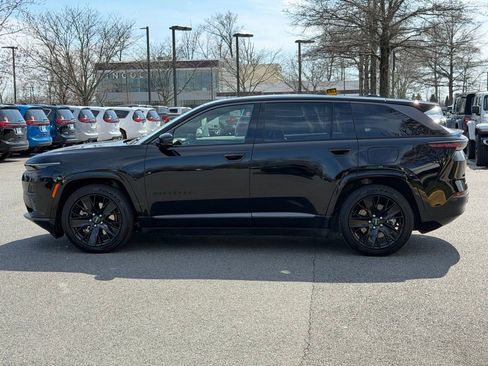 Used 2024 Jeep Wagoneer Launch Edition image 9