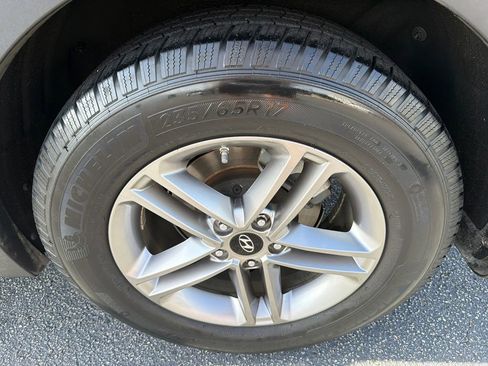 Used 2017 Hyundai Santa Fe Sport FWD image 20