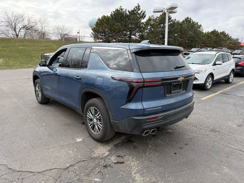 Used 2024 Chevrolet Traverse LS image 2
