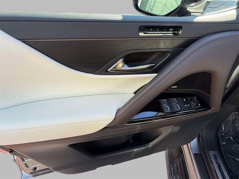 Used 2024 Lexus LX 600 4WD w/ Luxury Package image 21