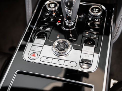 Used 2022 Bentley Flying Spur V8 image 31