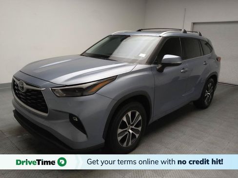 Used 2022 Toyota Highlander XLE FWD image 1