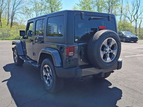 Used 2017 Jeep Wrangler Unlimited Sahara w/ Connectivity Group AWD/4WD image 10